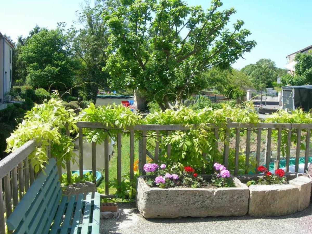 Gite Charmant Au Bord De L'Eau Avec Canoes, Terrasse Et Jardin A Damvix, Au Coeur Du Marais Poitevin. - Fr-1-426-354 빌라 외부 사진