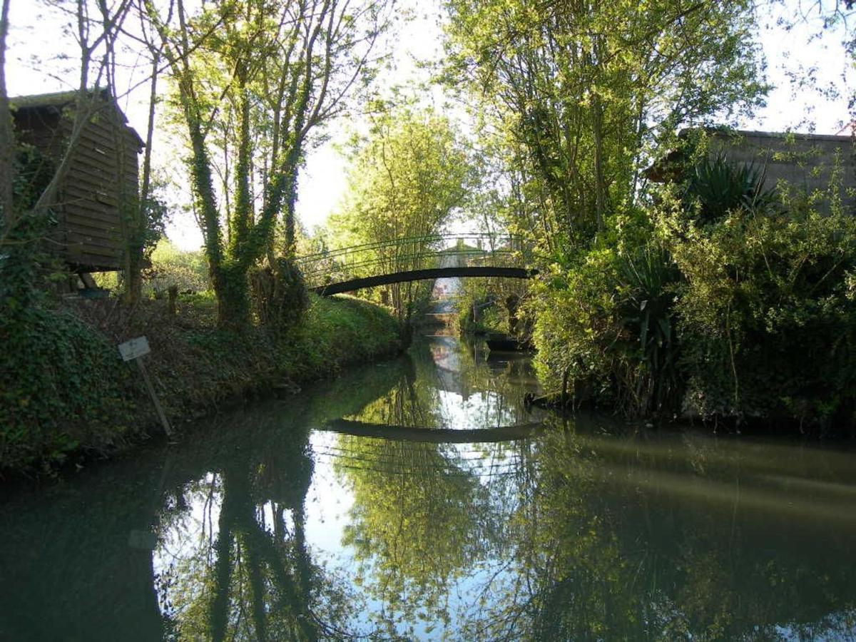 Gite Charmant Au Bord De L'Eau Avec Canoes, Terrasse Et Jardin A Damvix, Au Coeur Du Marais Poitevin. - Fr-1-426-354 빌라 외부 사진